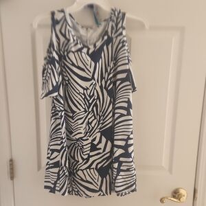Navy and White Patterned Women's Cold Shoulder Short Sleeves Tunic Top Medium